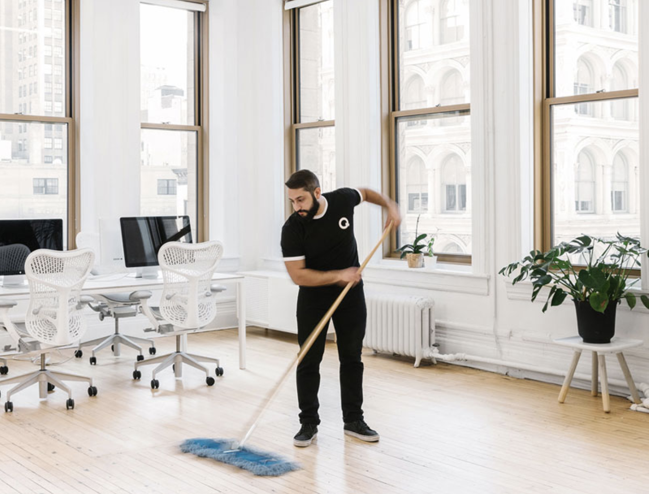 Local clean. Cleaning service офис. Клининг СПБ. Знаменитость убирается. Звезды убираются фото.